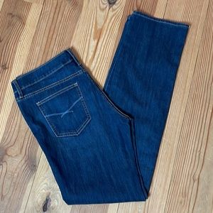 EDDIE BAUER STRAIGHT LEG 5 POCKET JEANS. SIZED 6/28